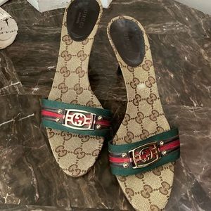 GUCCI SLIDES